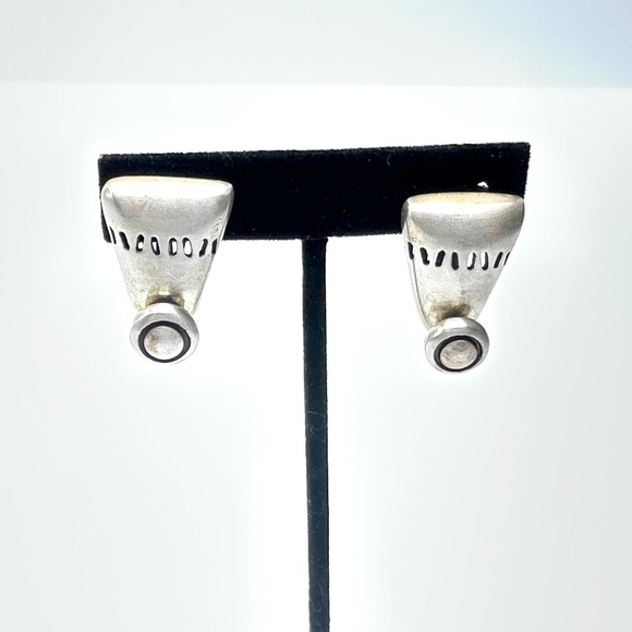 Collectible 90s Lisa Jenks Sterling Silver Triangle Cut-Out Clip-on Earrings EUC - Picture 8 of 8